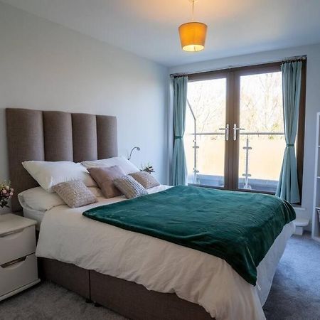 Surrey Hills Escape: Riverside Walks & Quick Links Годалминг Екстериор снимка