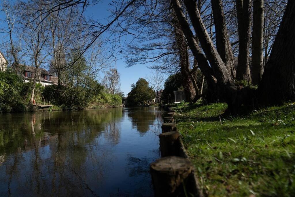 Surrey Hills Escape: Riverside Walks & Quick Links Годалминг Екстериор снимка