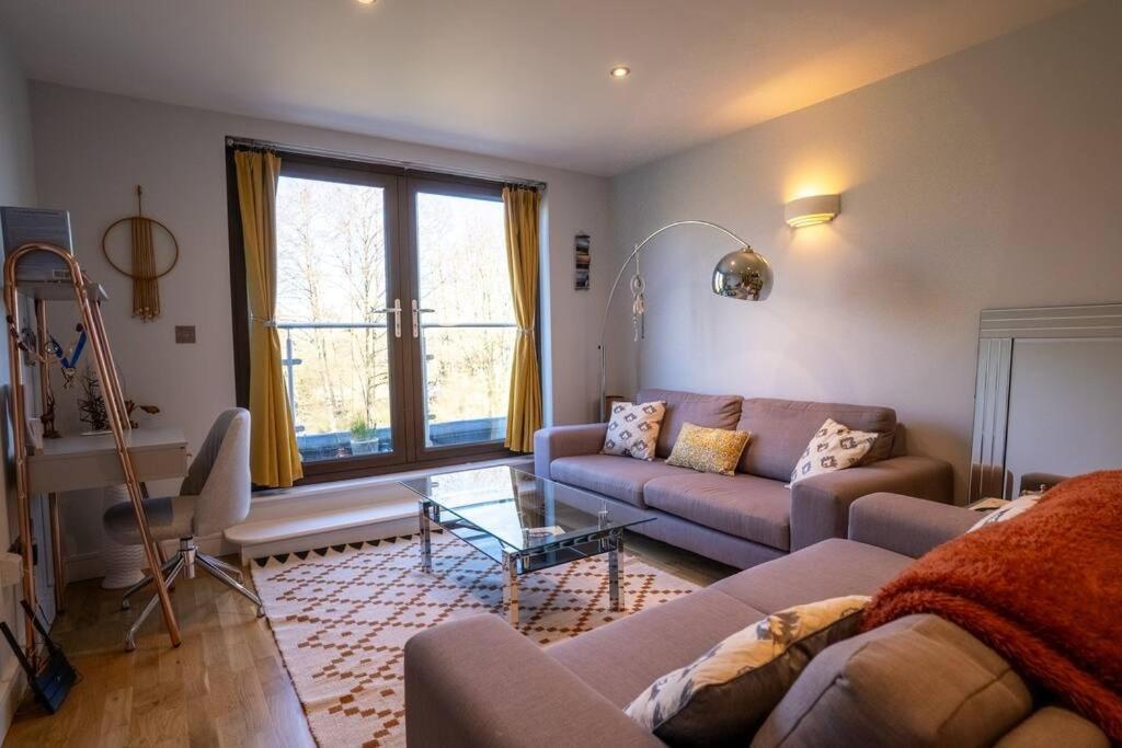 Surrey Hills Escape: Riverside Walks & Quick Links Годалминг Екстериор снимка