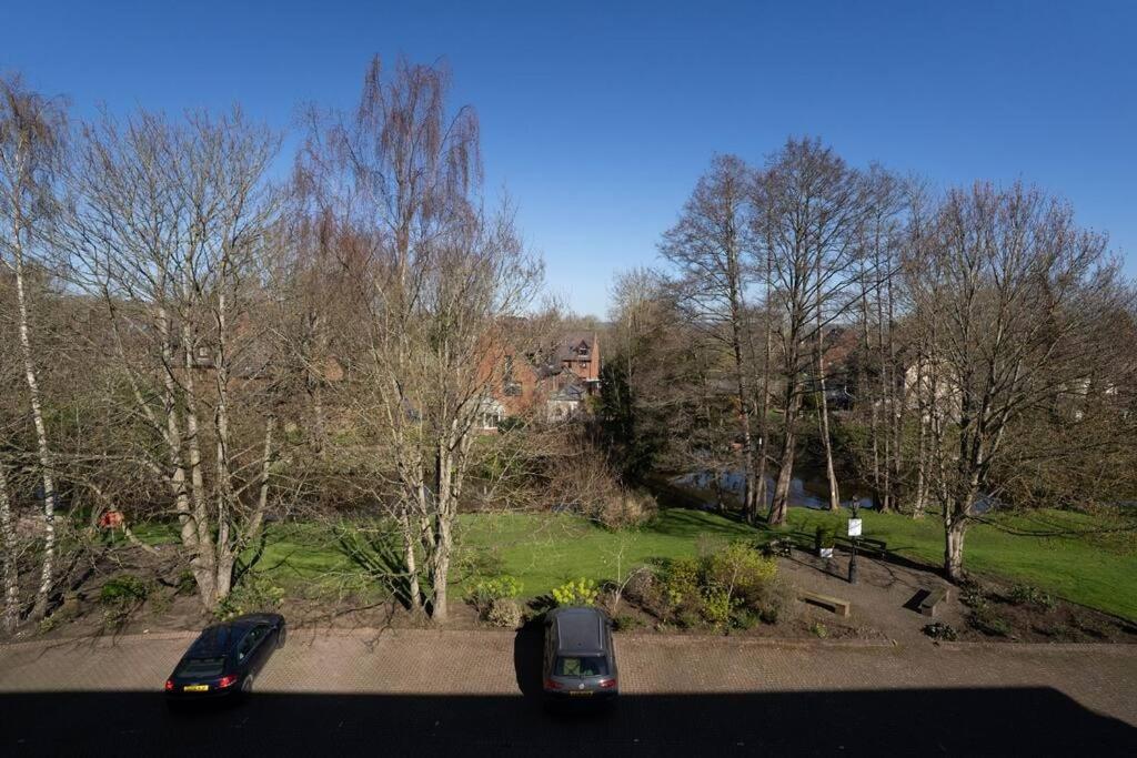 Surrey Hills Escape: Riverside Walks & Quick Links Годалминг Екстериор снимка